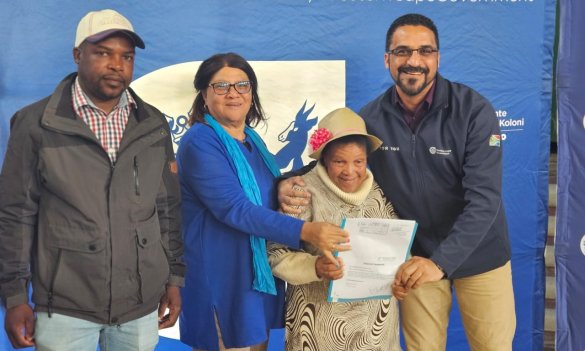 Title Deeds Handover - Vredendal, Matzikama (2).jpeg