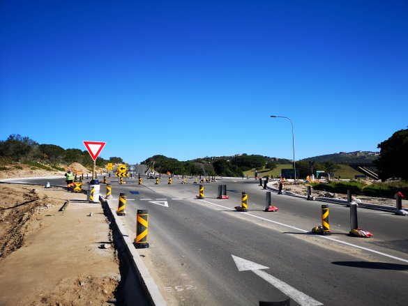 MR344 approach to traffic circle 9 July 2019.jpg