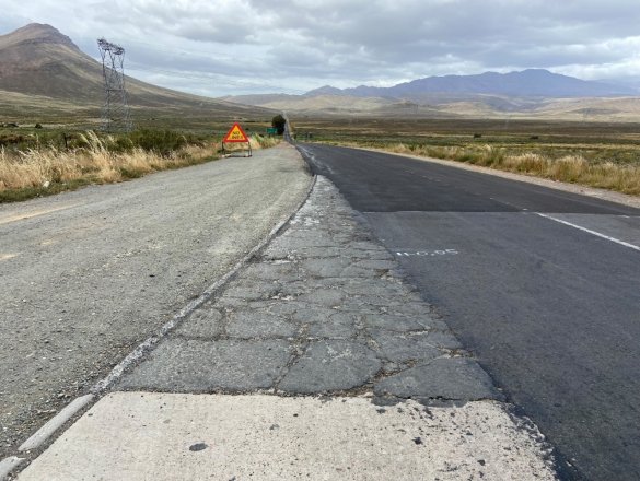 Shows old surface vs new surface such as at Km40 intersection on TR22_2.jpg