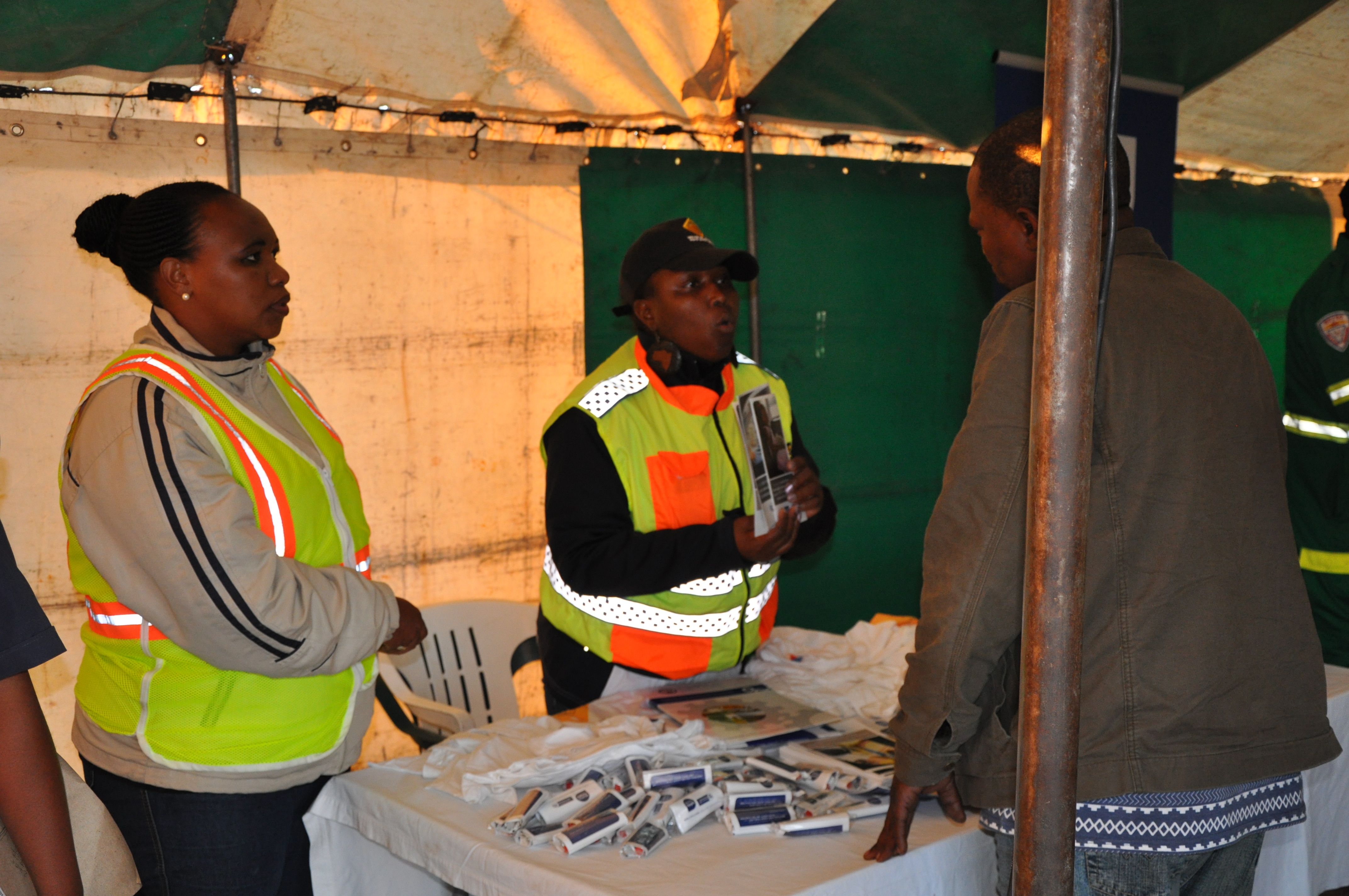 Nombuso Gorata and Zikhona Sikatele speak to a driver about the importance of resting regularly and the breathalyser test.